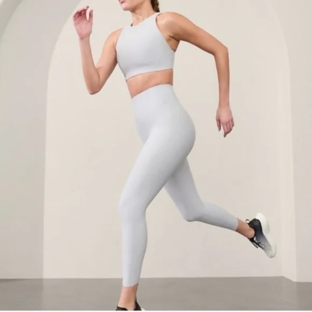 Athleta Pacesetter 7/8 Tight , Quartz Gray, Women's Size XS.
